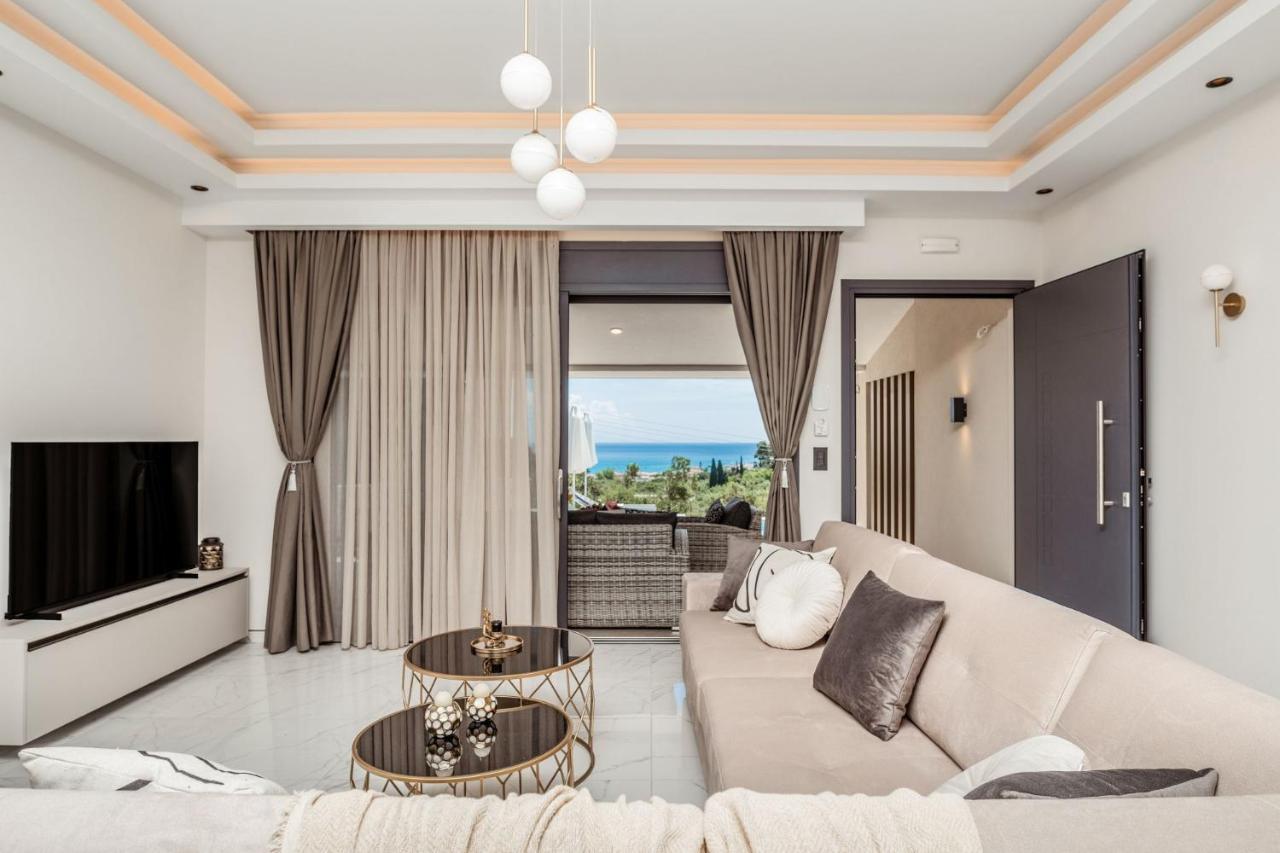 Roselia - Luxury Escape With Magnificent Views, By Zantewize Vilă Laganas